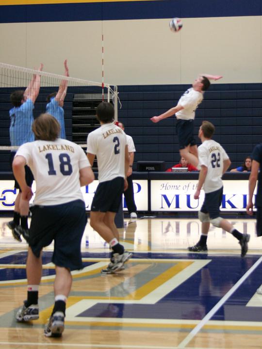 Mens volleyball team suffers loss in first game of the season