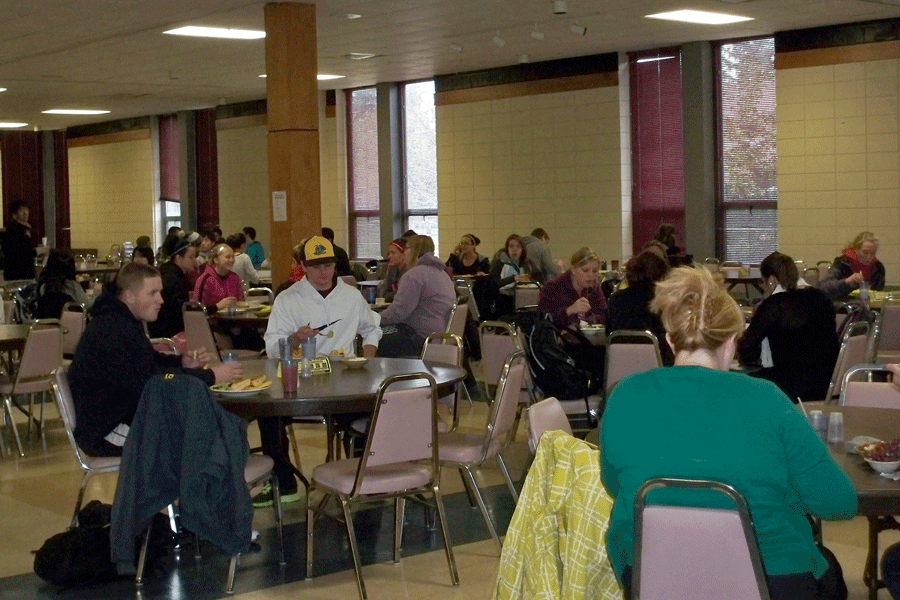 Students and faculty enjoy lunch in Bossard.