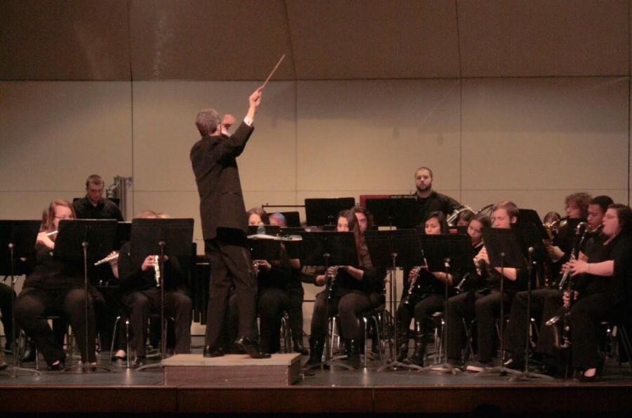 Winter band concert flaunts world premiere, dissonance