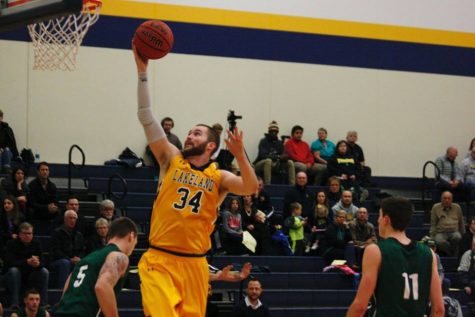 Muskies basketball takes on Aurora: Men lose, women win