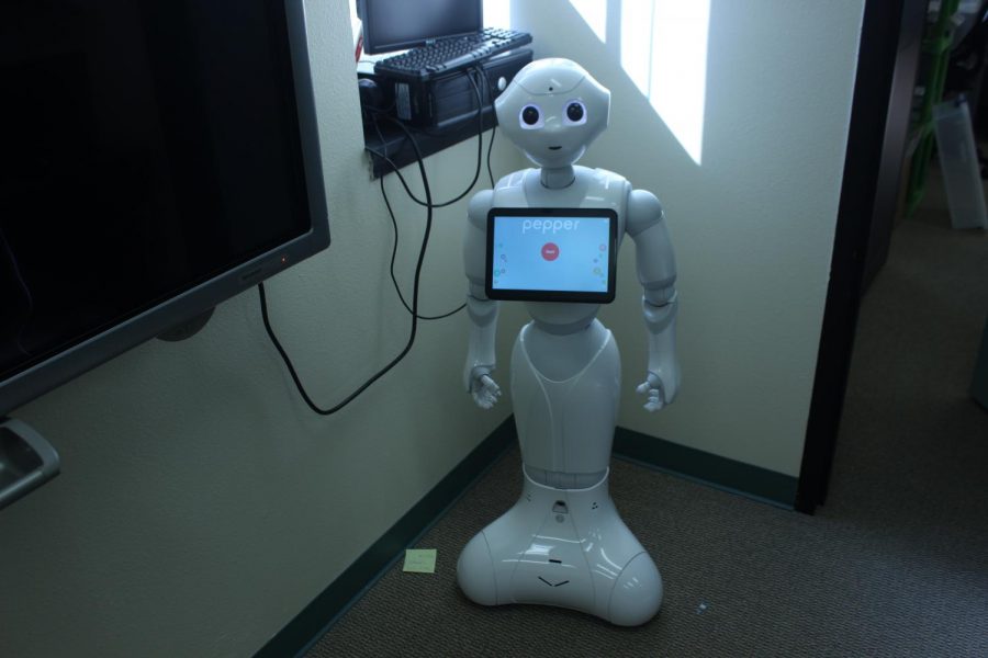 Lakeland Tech club receives humanoid for future programs